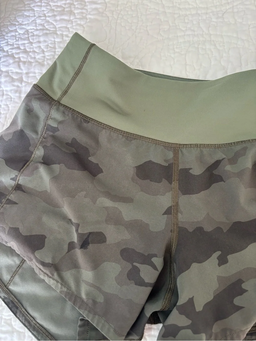 lululemon athletica Olive Green Camo High-Rise Athletic Shorts, SZ 2 Tall - Picture 4 of 4